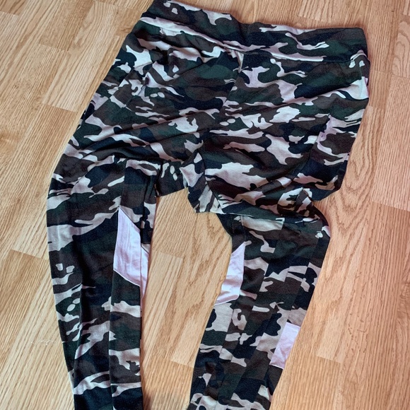SHEIN Pants - Shein Curve Camo Leggings